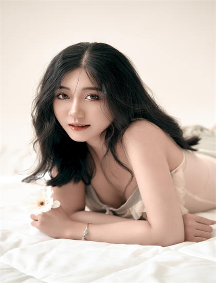 《妻子的情人》拍摄技巧分析：镜头语言与画面构图探讨